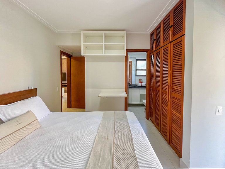 Riviera | Excelente com Varanda e Enxoval Completo