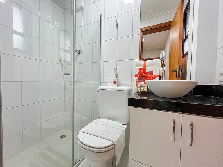 Riviera | Excelente com Varanda e Enxoval Completo