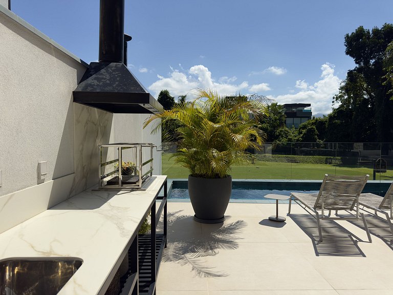 The Golf Village Resort - Riviera de São Lourenço