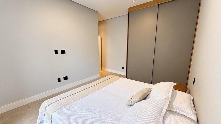 Riviera |  Belíssima casa com Enxoval Completo