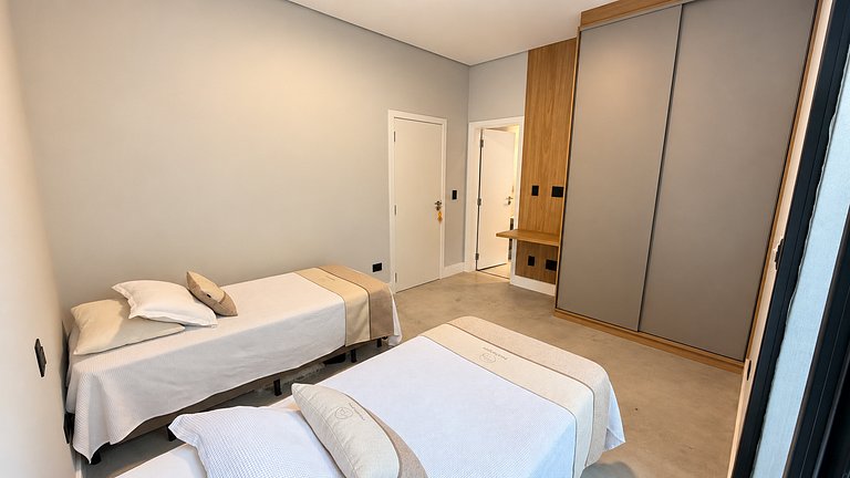 Riviera |  Belíssima casa com Enxoval Completo
