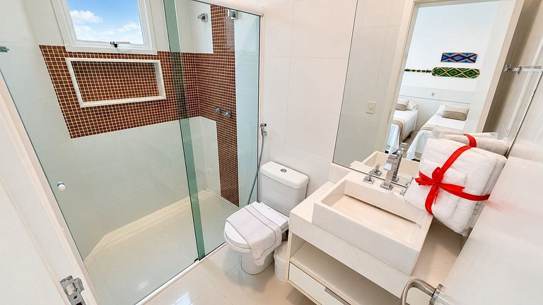 Riviera | 5 Suítes com Jacuzzi e Enxoval Completo