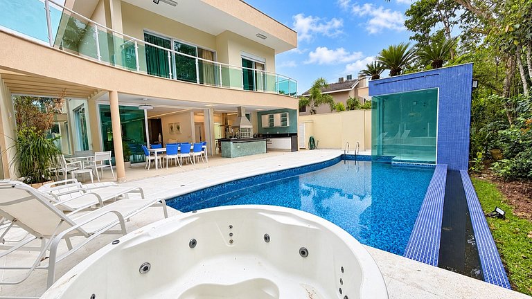 Riviera | 5 Suítes com Jacuzzi e Enxoval Completo