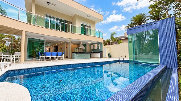 Riviera | 5 Suítes com Jacuzzi e Enxoval Completo