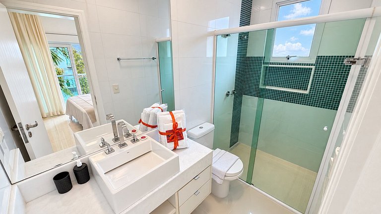 Riviera | 5 Suítes com Jacuzzi e Enxoval Completo