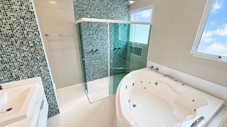 Riviera | 5 Suítes com Jacuzzi e Enxoval Completo
